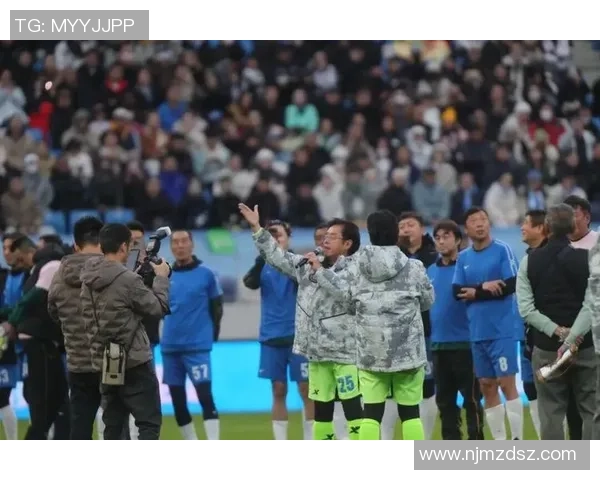 足球明星互相赞美精彩瞬间合集让我们一起见证球场上的友谊与激情 足球明星互相赞美精彩瞬间合集让我们一起见证球场上的友谊与激情