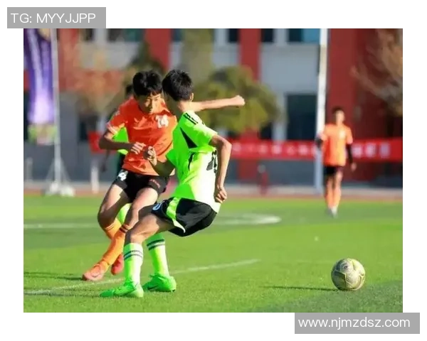 足球明星走进中国校园传授足球技艺点燃年轻梦想 足球明星走进中国校园传授足球技艺点燃年轻梦想